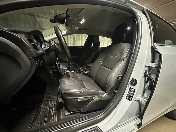 Volvo V40 20 of 30
