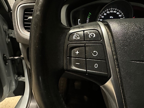 Volvo V40 25 of 30