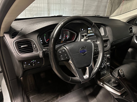 Volvo V40 22 of 30