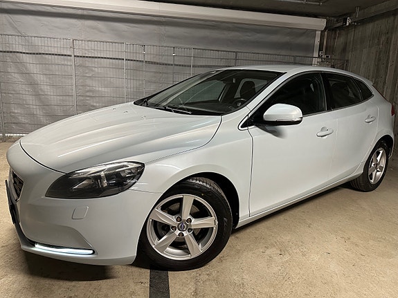 Volvo V40 2 of 30