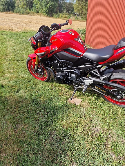 Kawasaki Z 900 2 of 12