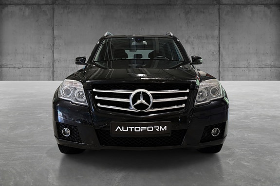Mercedes-Benz GLK220 2 of 23