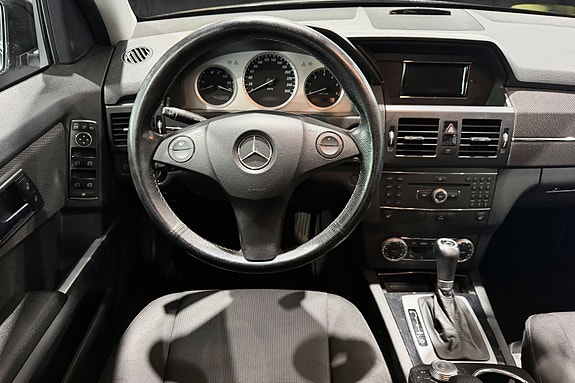 Mercedes-Benz GLK220 12 of 23