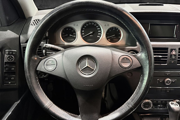 Mercedes-Benz GLK220 13 of 23