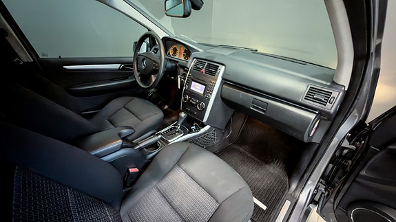 Mercedes-Benz B180 23 of 25