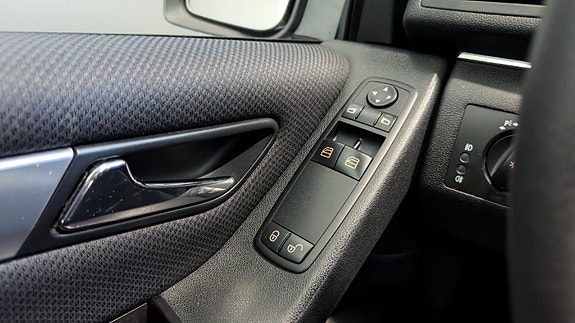 Mercedes-Benz B180 13 of 25