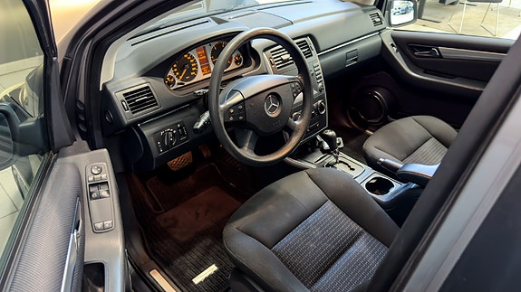 Mercedes-Benz B180 12 of 25