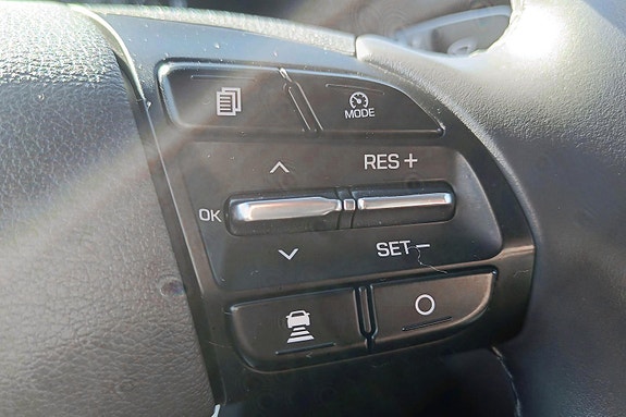 Hyundai IONIQ 16 of 30