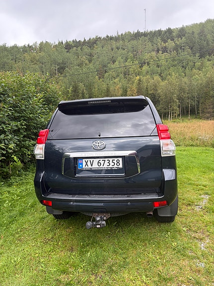 Toyota Land Cruiser 8 of 12