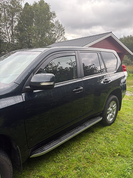 Toyota Land Cruiser 3 of 12