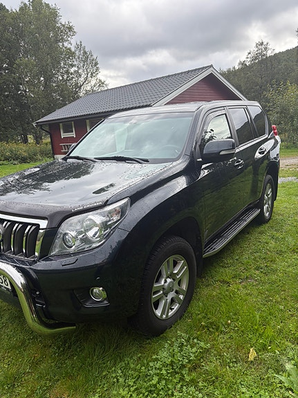 Toyota Land Cruiser 2 of 12