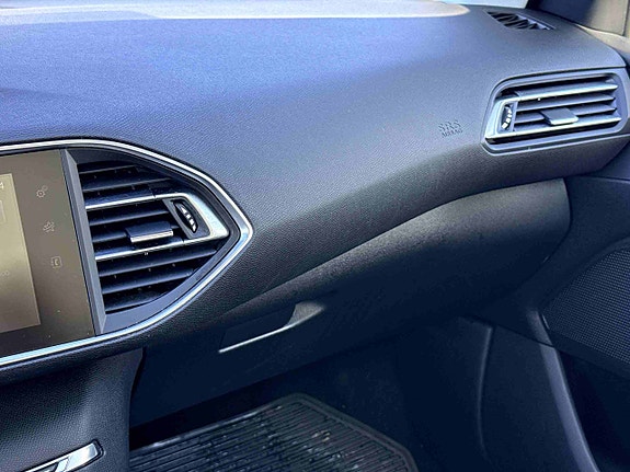 Peugeot 308 18 of 30