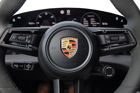 Porsche Taycan Cross Turismo 13 of 30