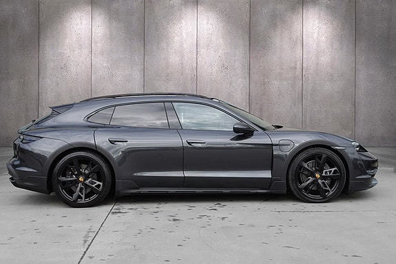 Porsche Taycan Cross Turismo 6 of 30