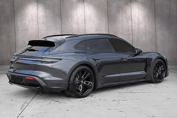Porsche Taycan Cross Turismo 4 of 30