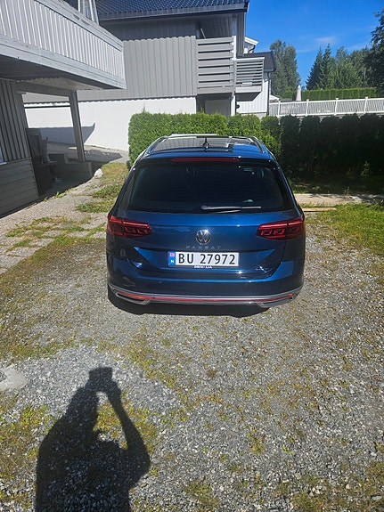 Volkswagen Passat Alltrack 2 of 12
