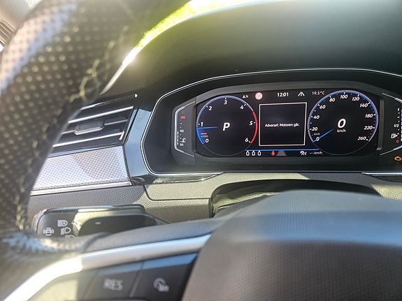Volkswagen Passat Alltrack 11 of 12