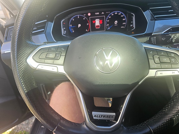 Volkswagen Passat Alltrack 12 of 12