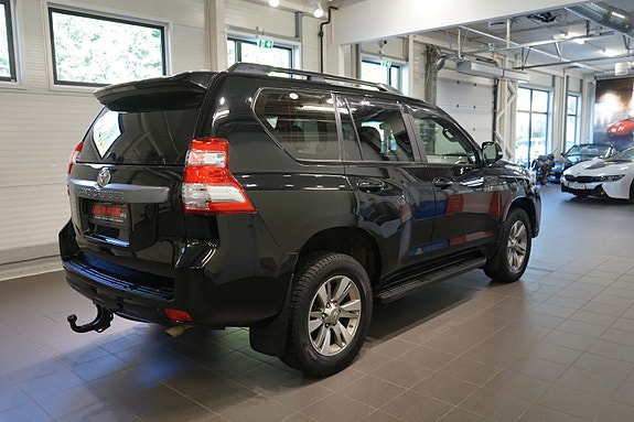 Toyota Land Cruiser 10 of 30