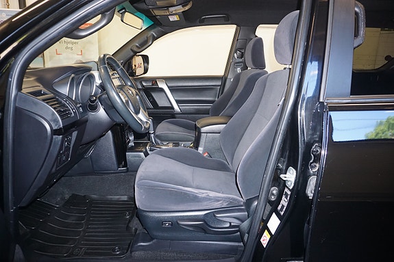 Toyota Land Cruiser 22 of 30