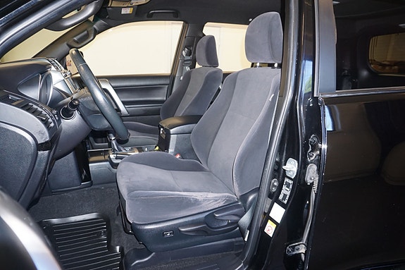 Toyota Land Cruiser 23 of 30