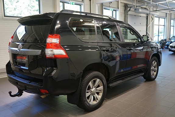 Toyota Land Cruiser 9 of 30