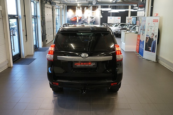 Toyota Land Cruiser 8 of 30