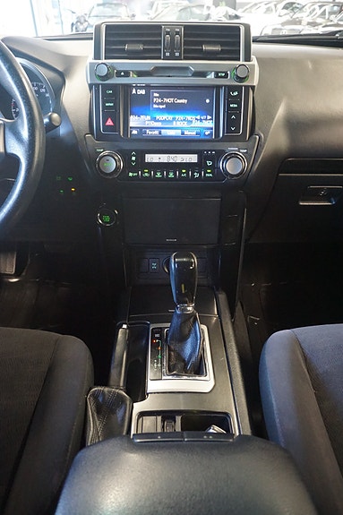 Toyota Land Cruiser 29 of 30