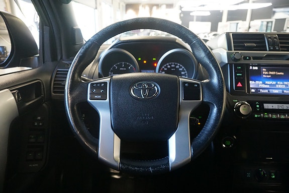 Toyota Land Cruiser 30 of 30