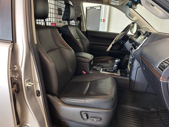 Toyota Land Cruiser 19 of 30