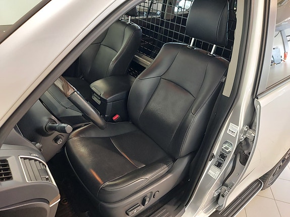Toyota Land Cruiser 16 of 30