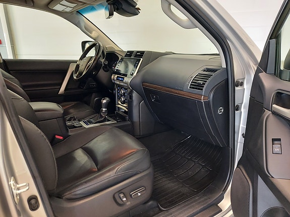 Toyota Land Cruiser 18 of 30