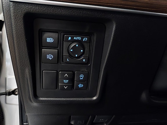 Toyota Land Cruiser 24 of 30