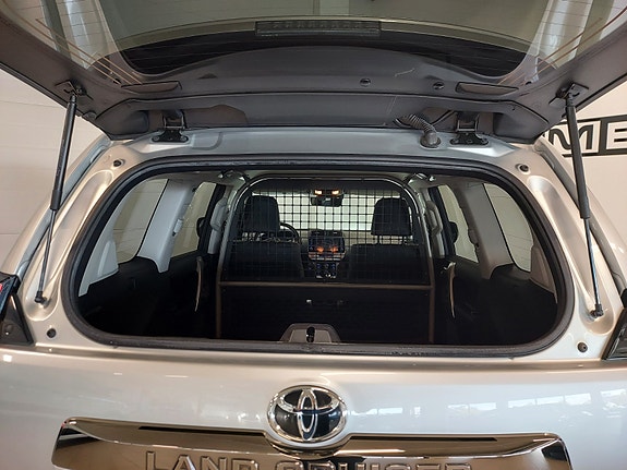 Toyota Land Cruiser 22 of 30