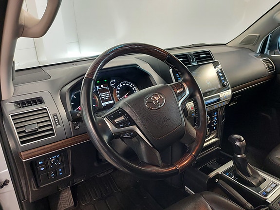 Toyota Land Cruiser 17 of 30