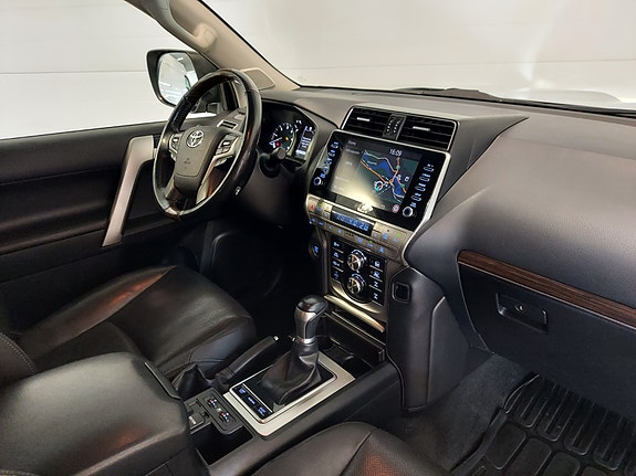 Toyota Land Cruiser 20 of 30