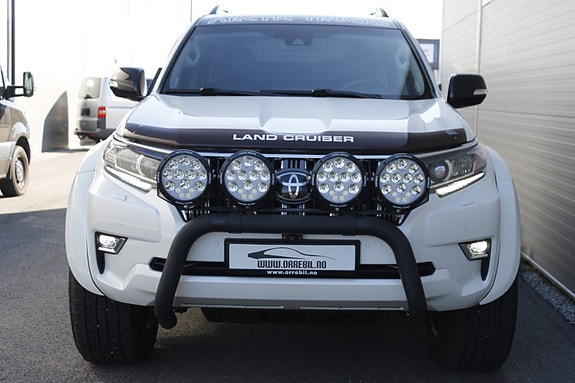 Toyota Land Cruiser 8 of 30