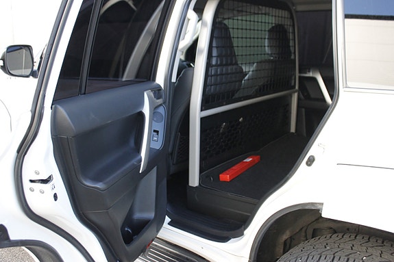 Toyota Land Cruiser 17 of 30