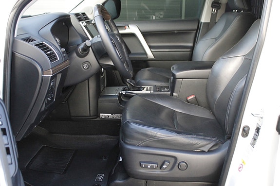Toyota Land Cruiser 20 of 30