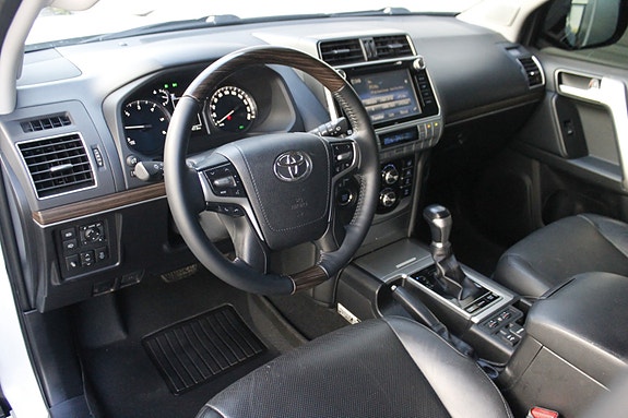 Toyota Land Cruiser 22 of 30
