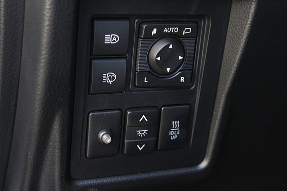 Toyota Land Cruiser 27 of 30