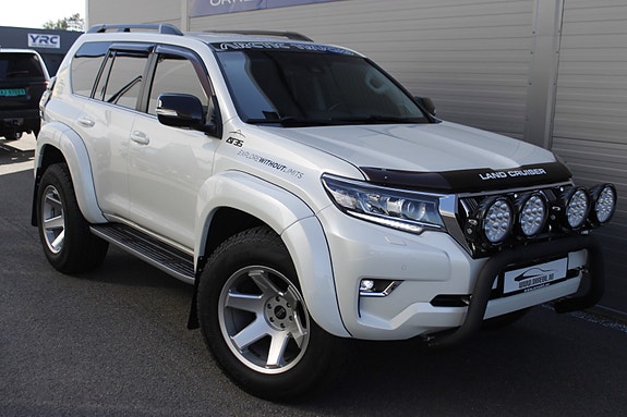 Toyota Land Cruiser 2 of 30