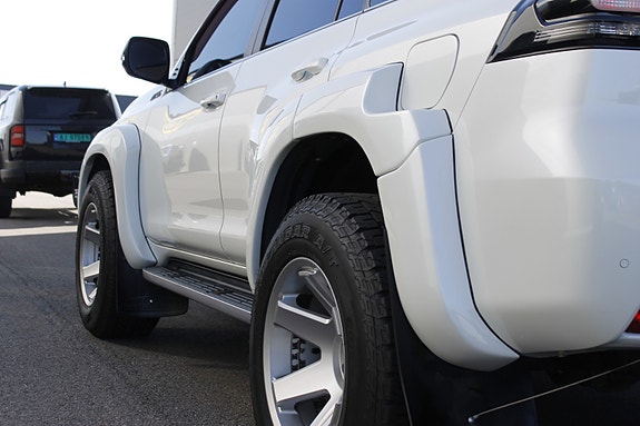 Toyota Land Cruiser 12 of 30