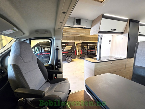 Sun Living V65SL by Adria | Lav km / Ny reg-reim / Langsgående senger / Solcelle / Hengerfeste +++ 15 of 30