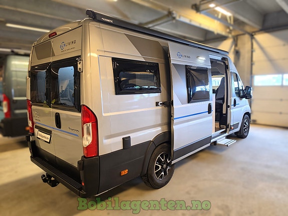 Sun Living V65SL by Adria | Lav km / Ny reg-reim / Langsgående senger / Solcelle / Hengerfeste +++ 2 of 30