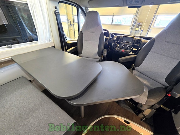Sun Living V65SL by Adria | Lav km / Ny reg-reim / Langsgående senger / Solcelle / Hengerfeste +++ 13 of 30