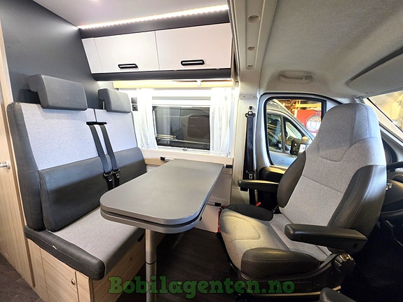 Sun Living V65SL by Adria | Lav km / Ny reg-reim / Langsgående senger / Solcelle / Hengerfeste +++ 14 of 30