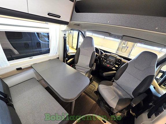 Sun Living V65SL by Adria | Lav km / Ny reg-reim / Langsgående senger / Solcelle / Hengerfeste +++ 12 of 30