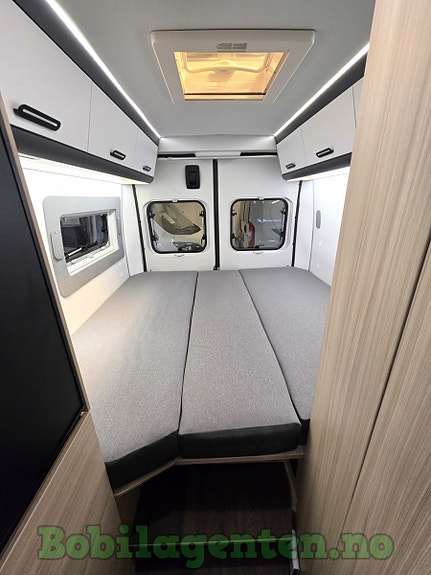 Sun Living V65SL by Adria | Lav km / Ny reg-reim / Langsgående senger / Solcelle / Hengerfeste +++ 30 of 30