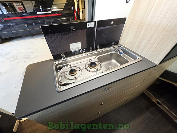 Sun Living V65SL by Adria | Lav km / Ny reg-reim / Langsgående senger / Solcelle / Hengerfeste +++ 18 of 30